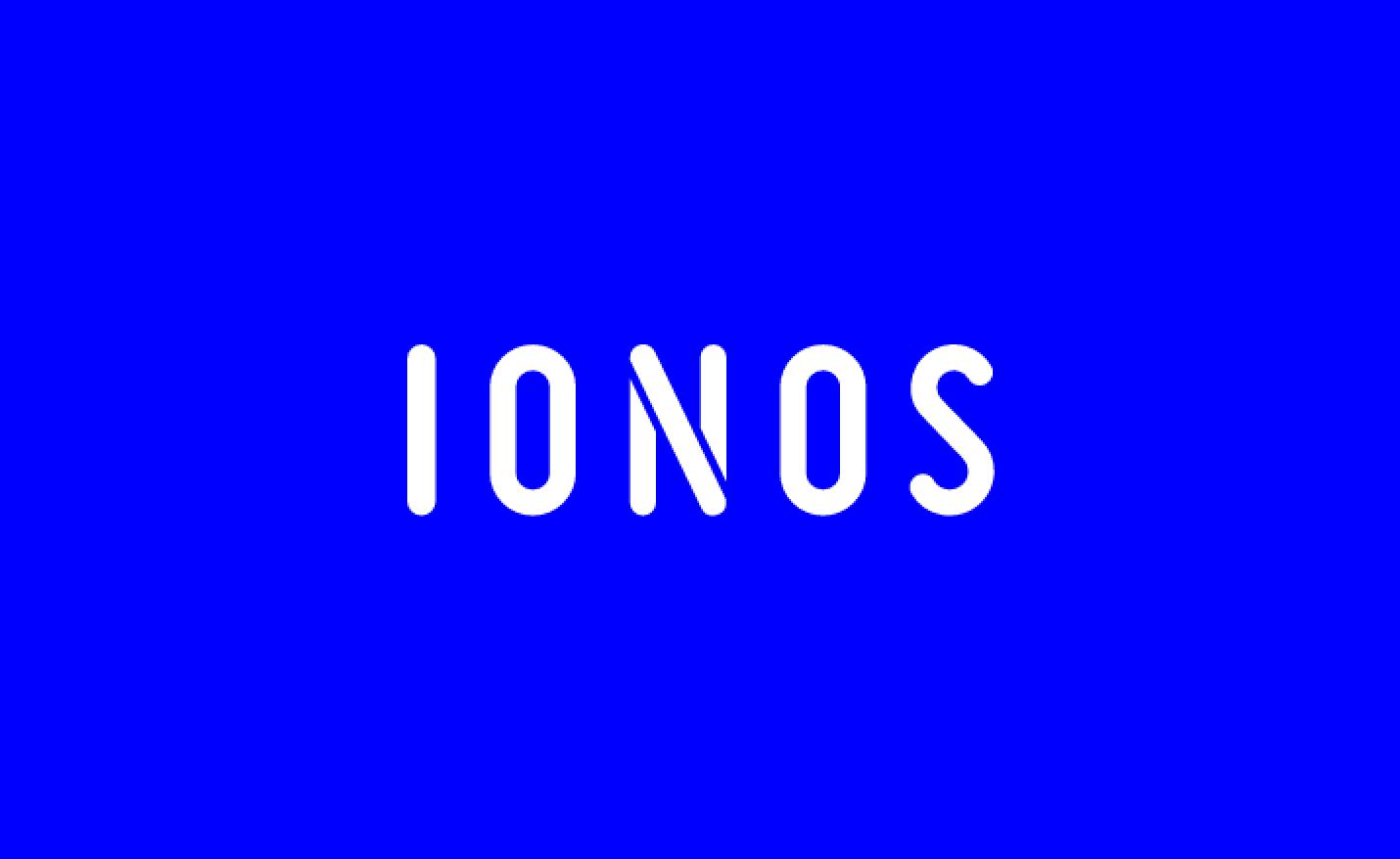 logo hébergeur ionos sur fond bleu
